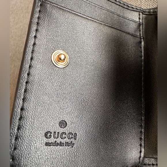 DESIGNER shiny leather embossed signature wallet - Picture 7 of 9